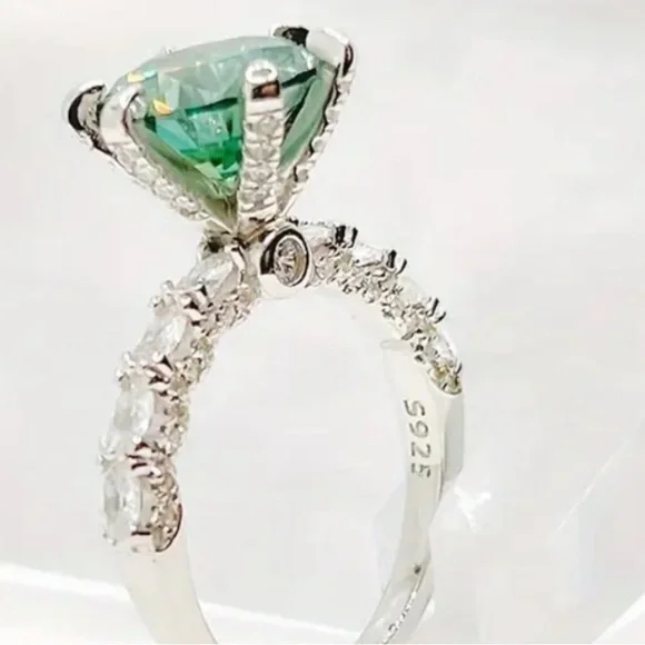 3CT Brilliant Alexandrite Moissanite Six-Prong 925 w/White Moissanites Ring - Picture 5 of 6